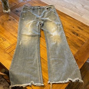Risen Flare Jeans